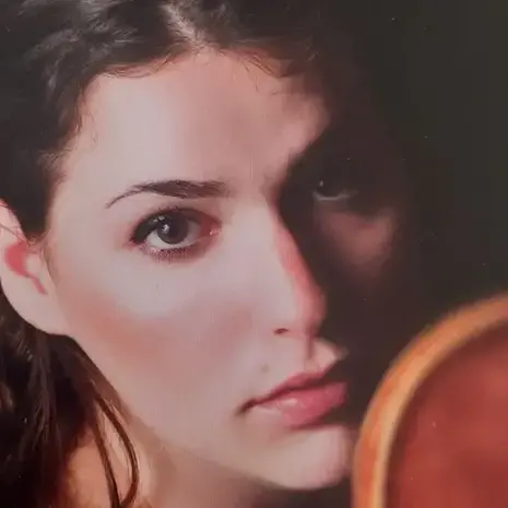 “Il violino nel vento”, la poesia di Michele Petullà dedicata a Greta Medini nel nono anniversario della sua morte\n