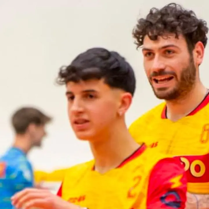 La pallavolo rinasce a Cosenza: una squadra di ragazzi per ripartire\n
