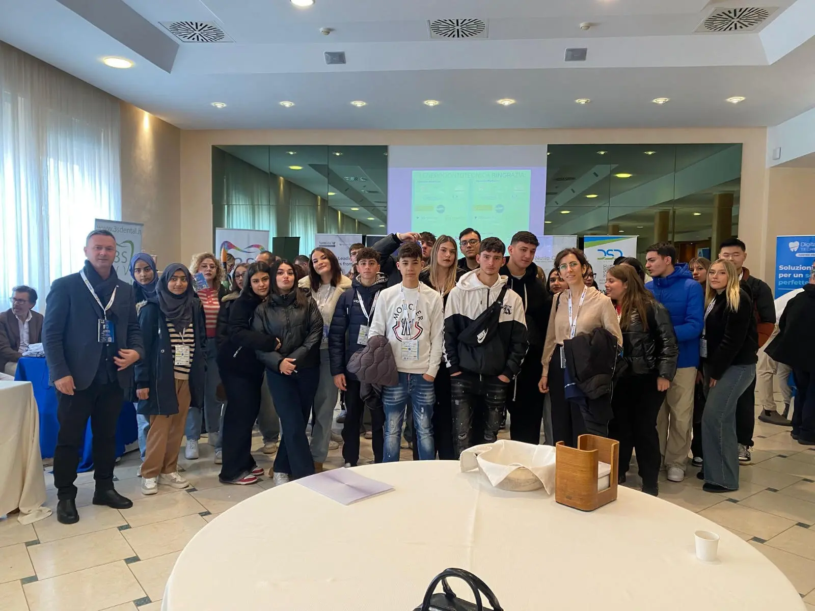 Gli studenti dell’Ipsia di Castrovillari al Congresso Odontolevante\n