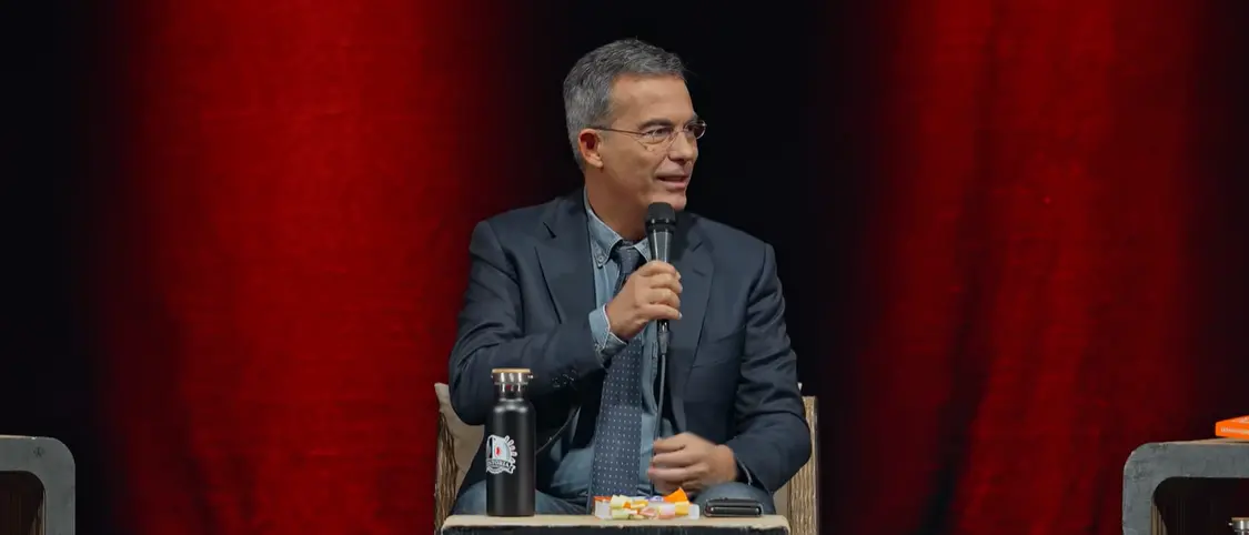 Floris, “esordio” traumatico\u00A0a Sellia Marina in un resort: «Turni h24, cacciato perché volevo una pausa per comprare il gel»\n