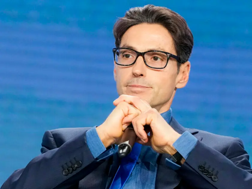 Ma quale Occhiuto, mentre i colonnelli di Forza Italia litigano Pier Silvio accarezza una pazza idea: e se la faccia nuova fosse la sua?