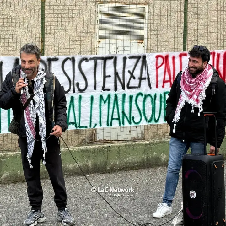 Sit in per Ahmad Salem davanti al carcere di Rossano, Il presidio\u00A0chiede la scarcerazione del giovane palestinese detenuto da 6\u00A0mesi\n