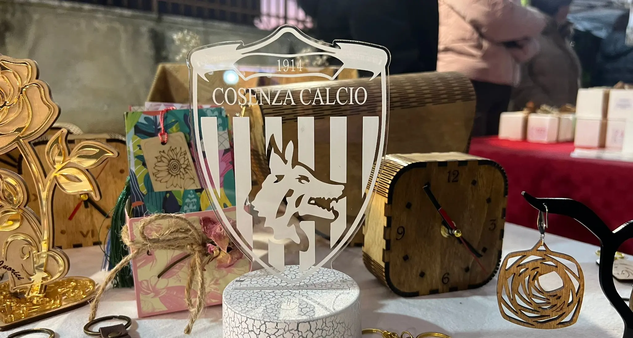 Regali e buone azioni, a Sant'Aniello impazzano i mercatini di Natale