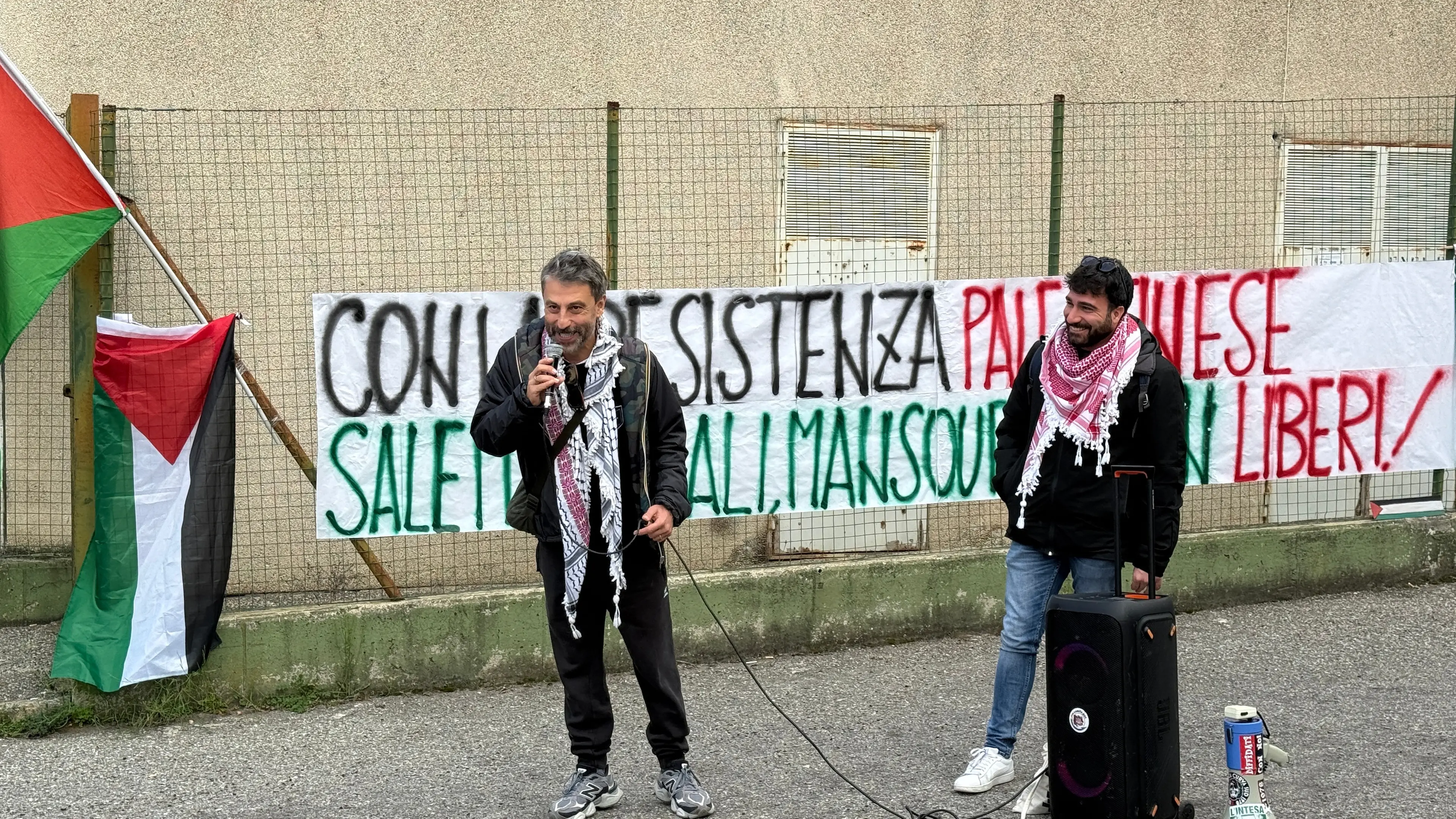 Sit-in davanti al carcere di Rossano: «Liberate Ahmad Salem»\n