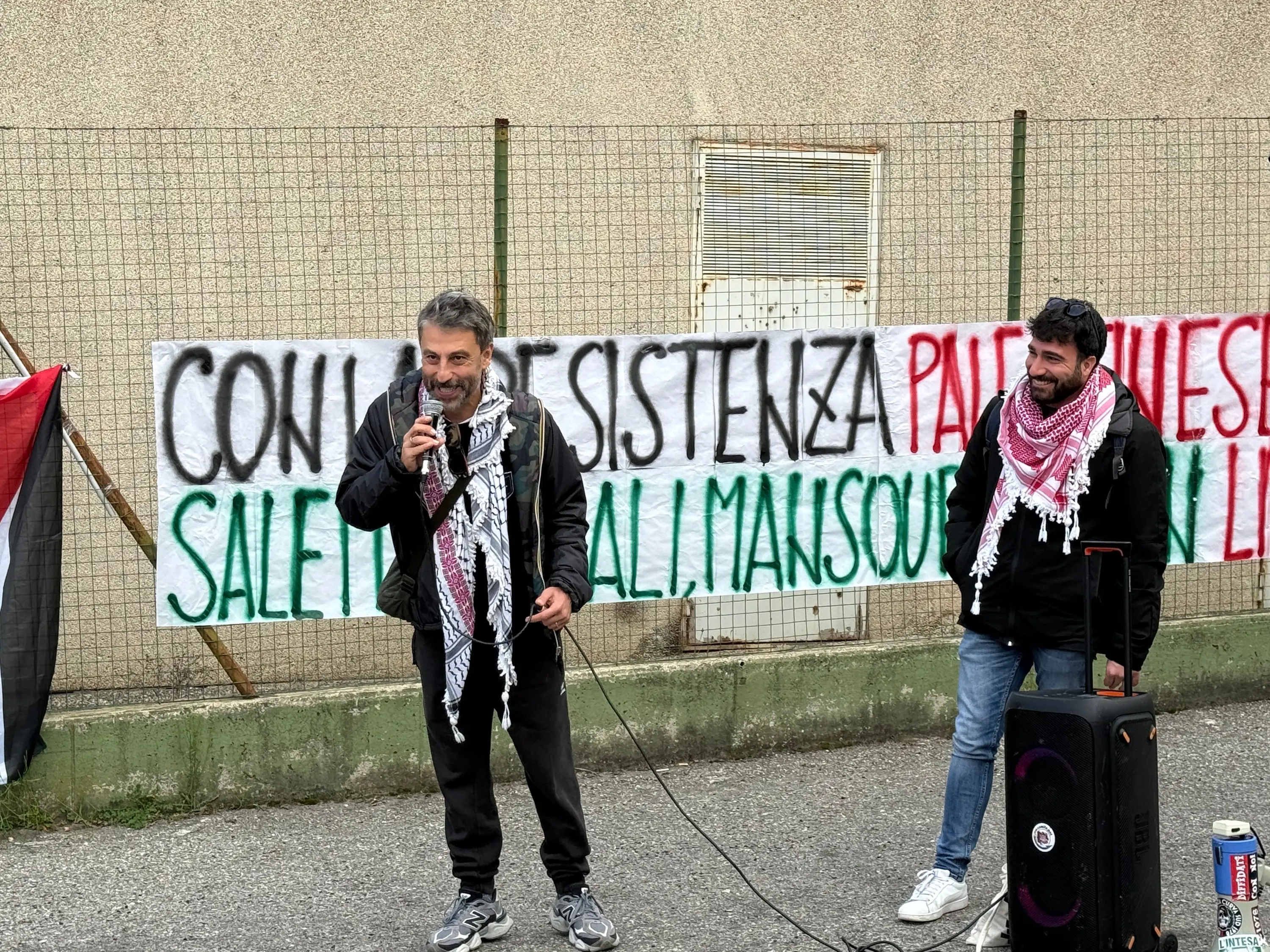 Sit-in davanti al carcere di Rossano: «Liberate Ahmad Salem»