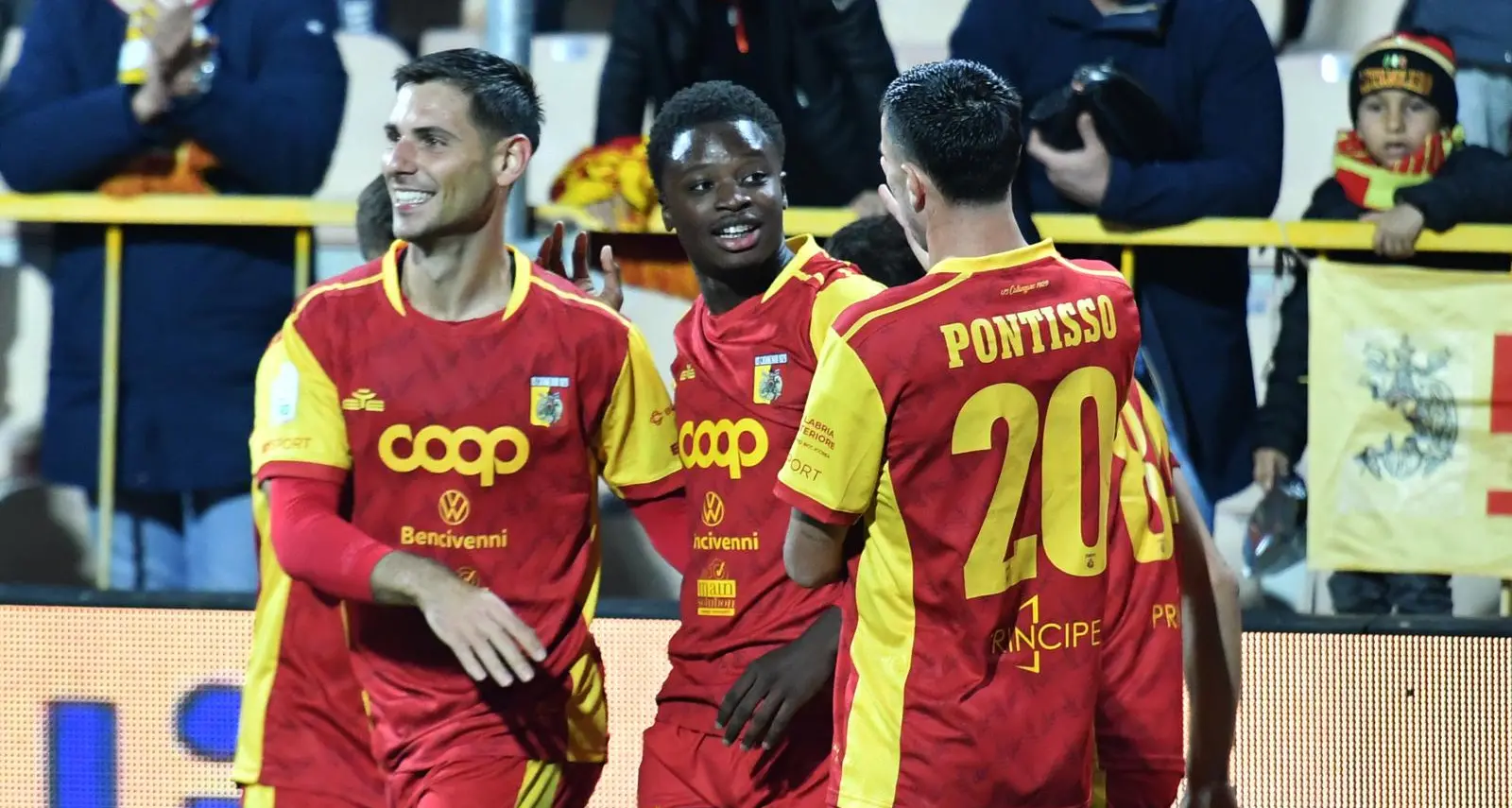 Il Catanzaro sfida l’Avellino al Ceravolo: Cisse porta in vantaggio le Aquile\u00A0(1-0). Tutti gli aggiornamenti\u00A0–\u00A0LIVE\n