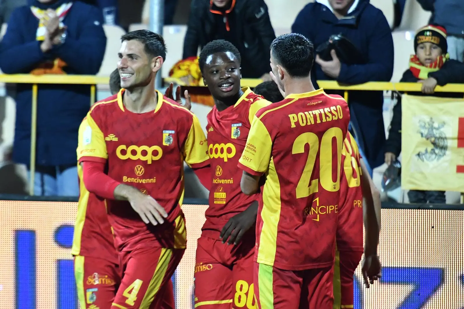 Il Catanzaro sfida l’Avellino al Ceravolo: Cisse porta in vantaggio le Aquile\u00A0(1-0). Tutti gli aggiornamenti\u00A0–\u00A0LIVE\n