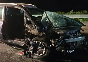 Violento impatto lungo la statale ionica: tre persone ferite, una sotto osservazione