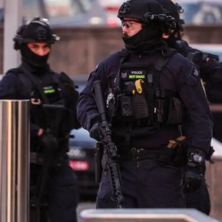 Australia, sparatoria a Sydney: «Almeno dieci i morti a Bondi Beach. Uccisi due attentatori»\u00A0\n