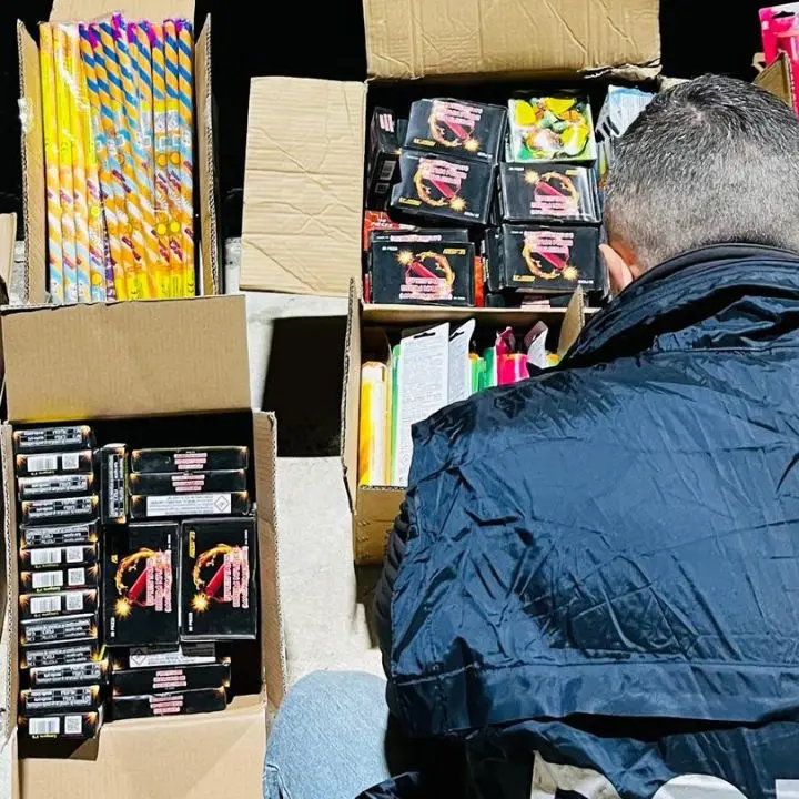 Crotone, sequestrati\u00A065 chilogrammi\u00A0di materiale pirotecnico illegale\n