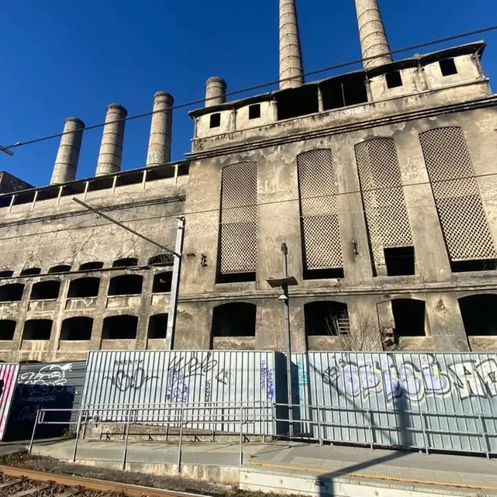 Bergamo, precipita per 5 metri da tetto capannone abbandonato: morto 19enne\n