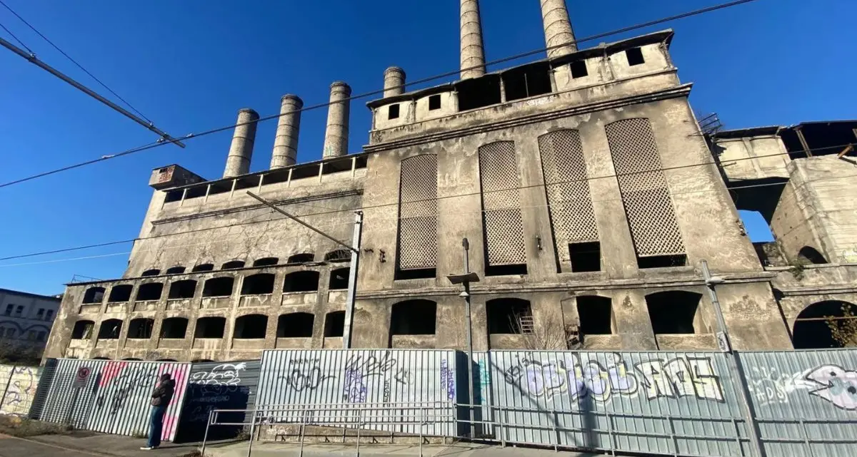 Bergamo, precipita per 5 metri da tetto capannone abbandonato: morto 19enne\n