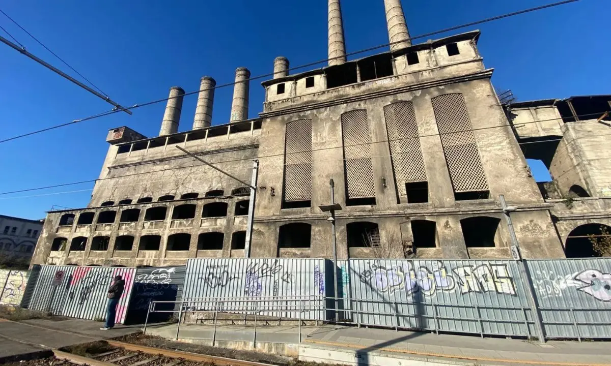 Bergamo, precipita per 5 metri da tetto capannone abbandonato: morto 19enne\n