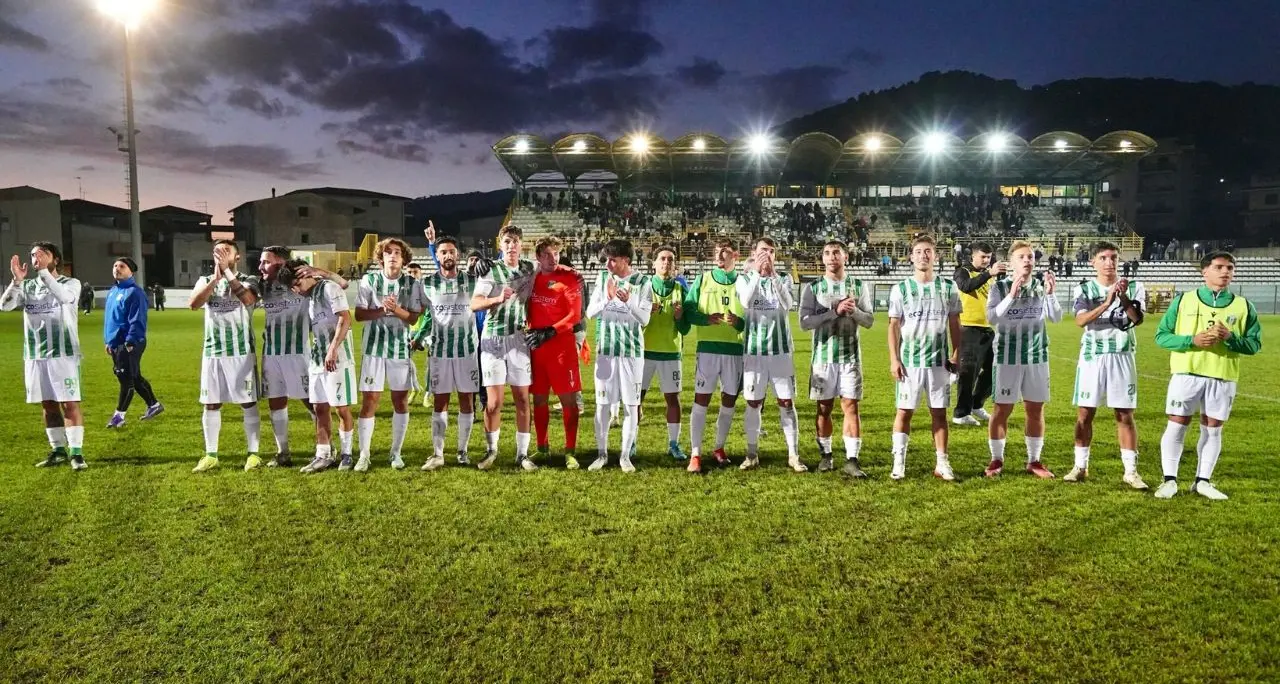 Serie D, Vigor Lamezia vince lo scontro salvezza. Mancini: «I ragazzi hanno saputo soffrire e capire l’importanza della vittoria»\n