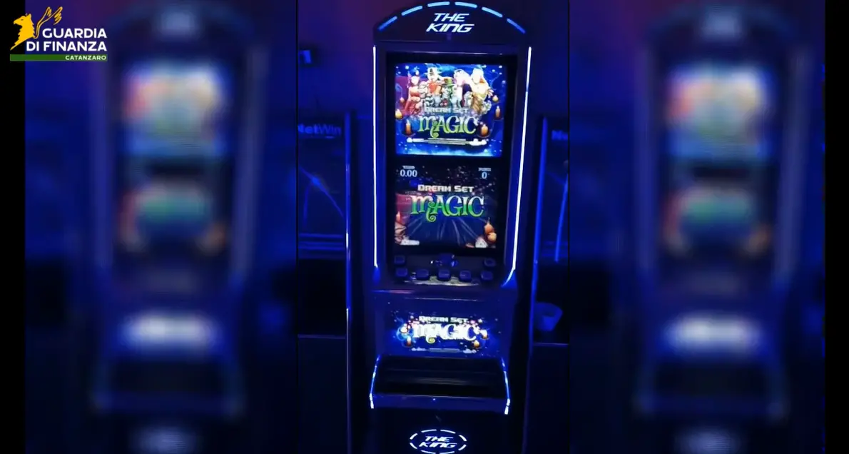 Gioco d’azzardo illegale a Soverato,\u00A0sequestro da un milione: bloccati i conti di un imprenditore in Bulgaria