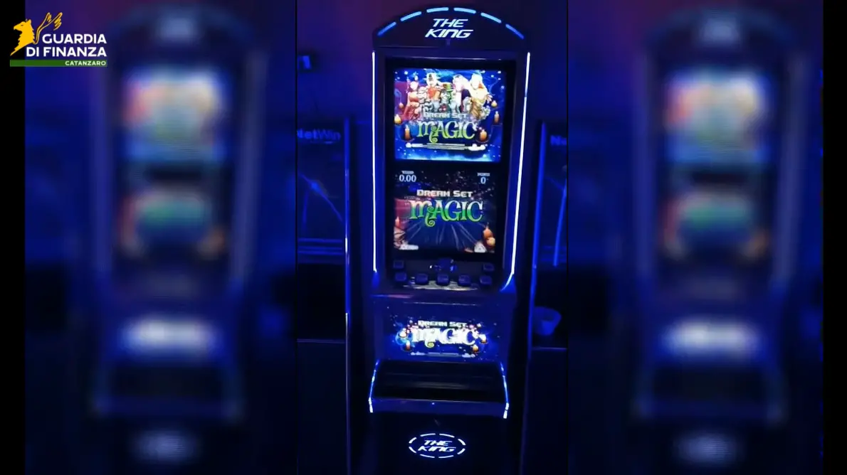 Gioco d’azzardo illegale a Soverato,\u00A0sequestro da un milione: bloccati i conti di un imprenditore in Bulgaria