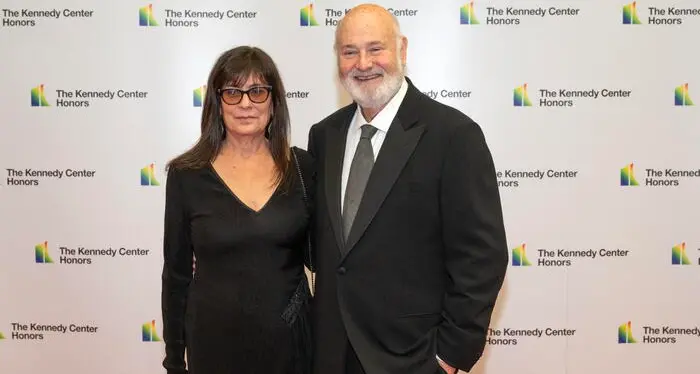 Il regista Rob Reiner e sua moglie trovati morti nella loro villa a Los Angeles: sono stati uccisi\n