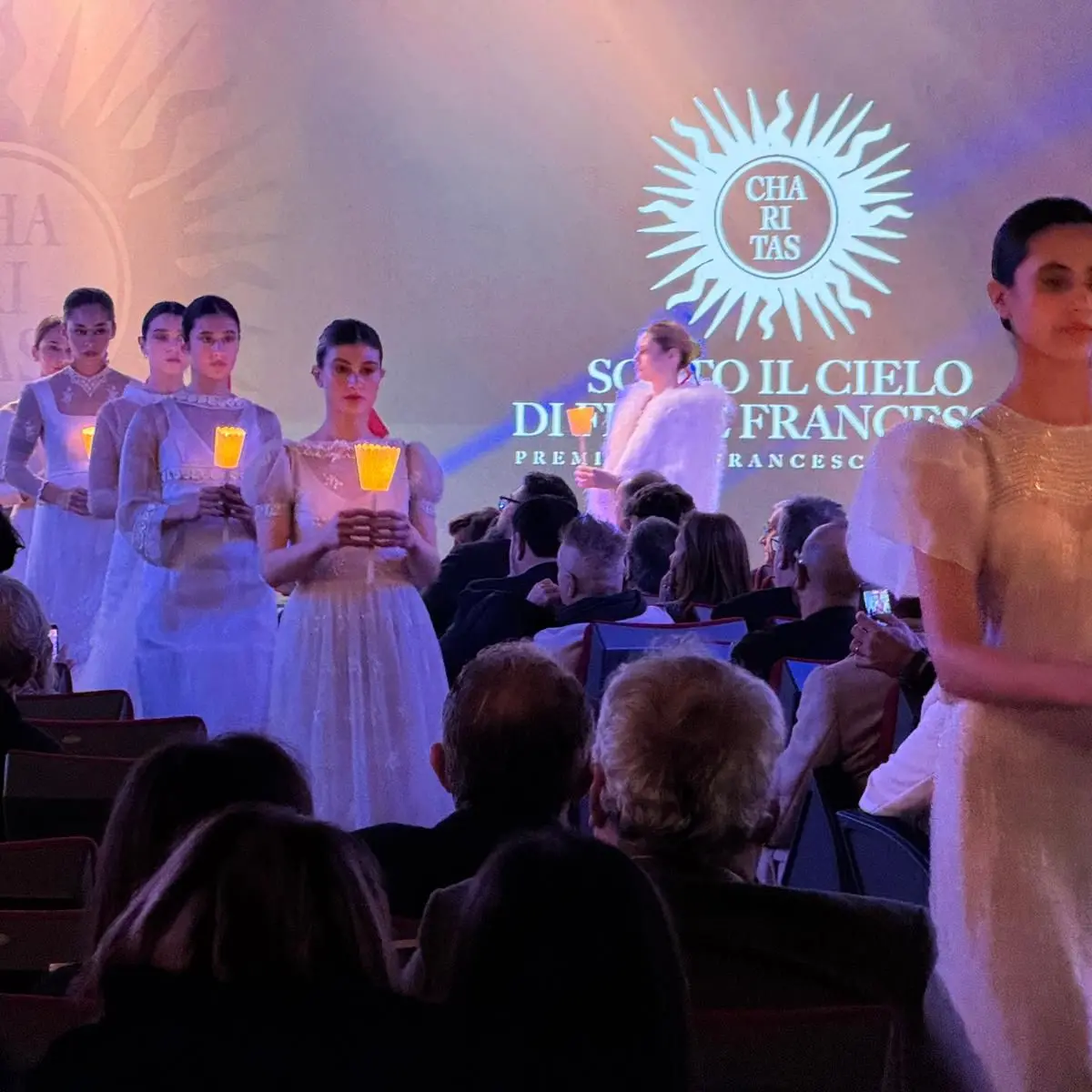 Successo e un appello per la pace nella prima edizione di\u00A0\"Sotto il cielo di Frate Francesco\". Consegnati i premi\n