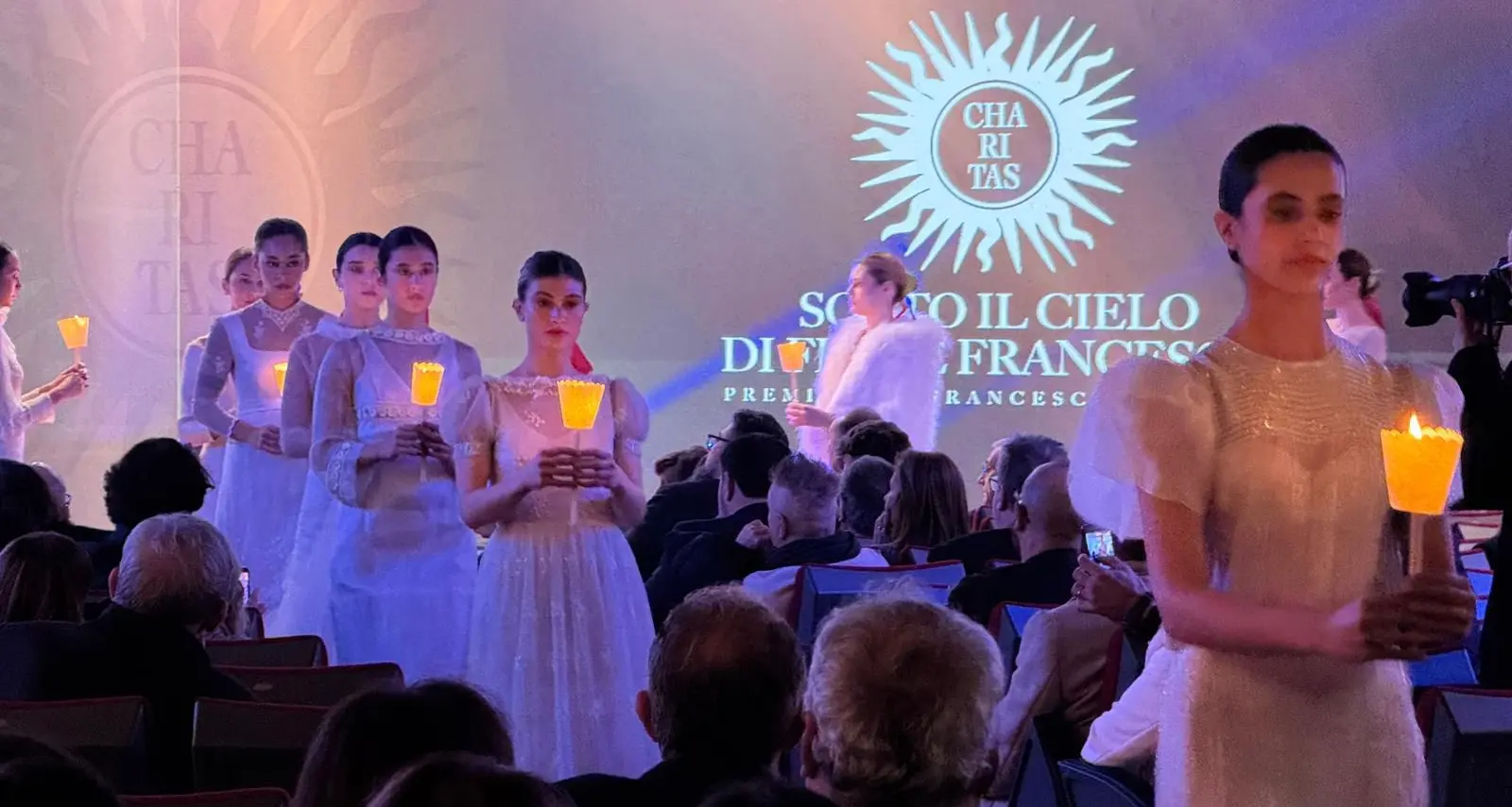 Successo e un appello per la pace nella prima edizione di\u00A0\"Sotto il cielo di Frate Francesco\". Consegnati i premi\n