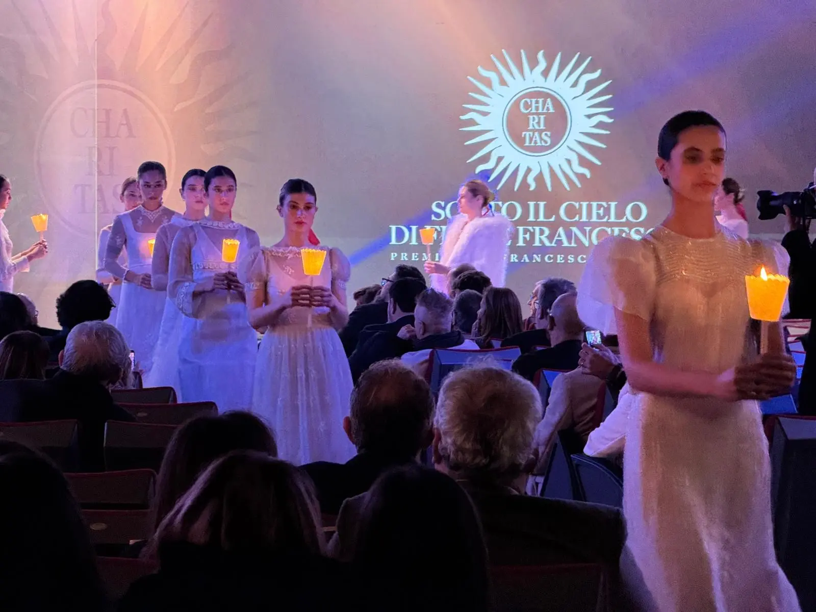 Successo e un appello per la pace nella prima edizione di\u00A0\"Sotto il cielo di Frate Francesco\". Consegnati i premi\n