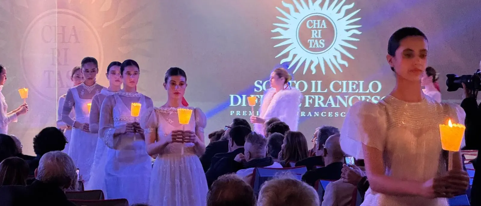 Successo e un appello per la pace nella prima edizione di\u00A0\"Sotto il cielo di Frate Francesco\". Consegnati i premi\n