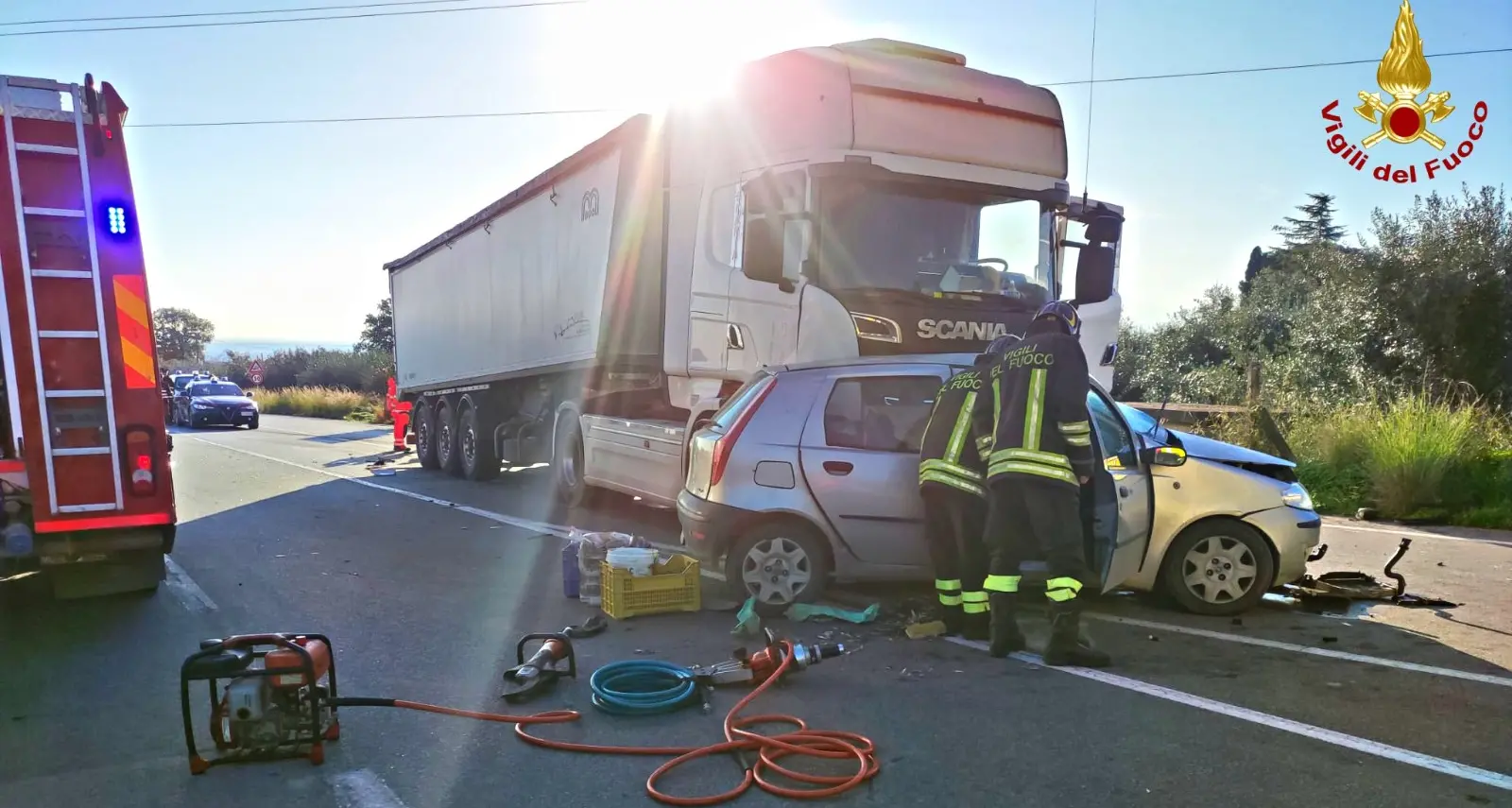 Incidente nel Cosentino\u00A0sulla strada provinciale\u00A0263, morto il conducente di un’auto dopo lo scontro con un tir\n