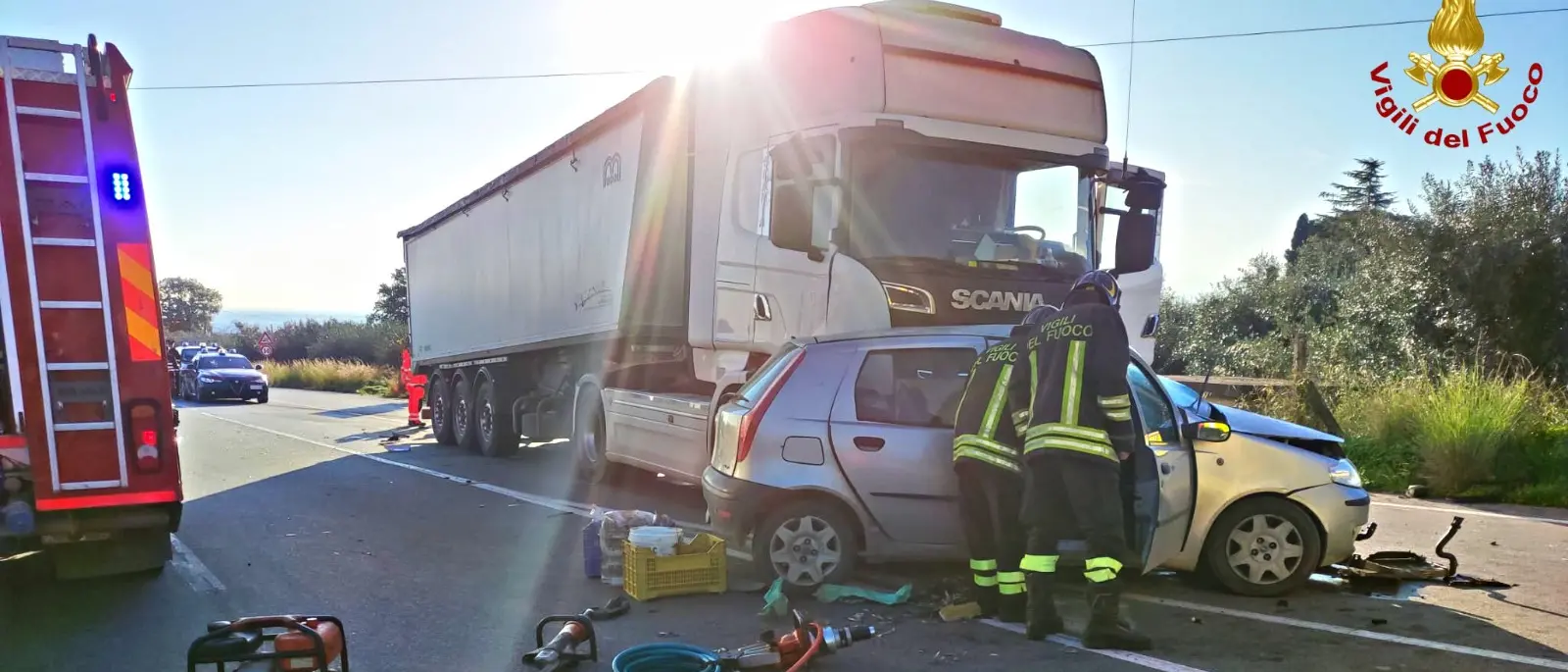 Incidente nel Cosentino\u00A0sulla strada provinciale\u00A0263, morto il conducente di un’auto dopo lo scontro con un tir\n