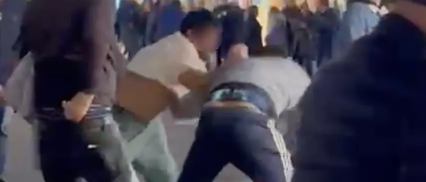 Corigliano Rossano, botte da orbi in pieno centro. Un uomo morso all’orecchio