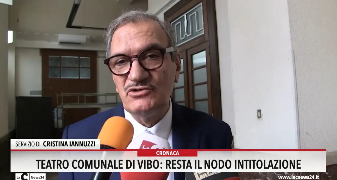 Teatro comunale di Vibo: resta il nodo intitolazione