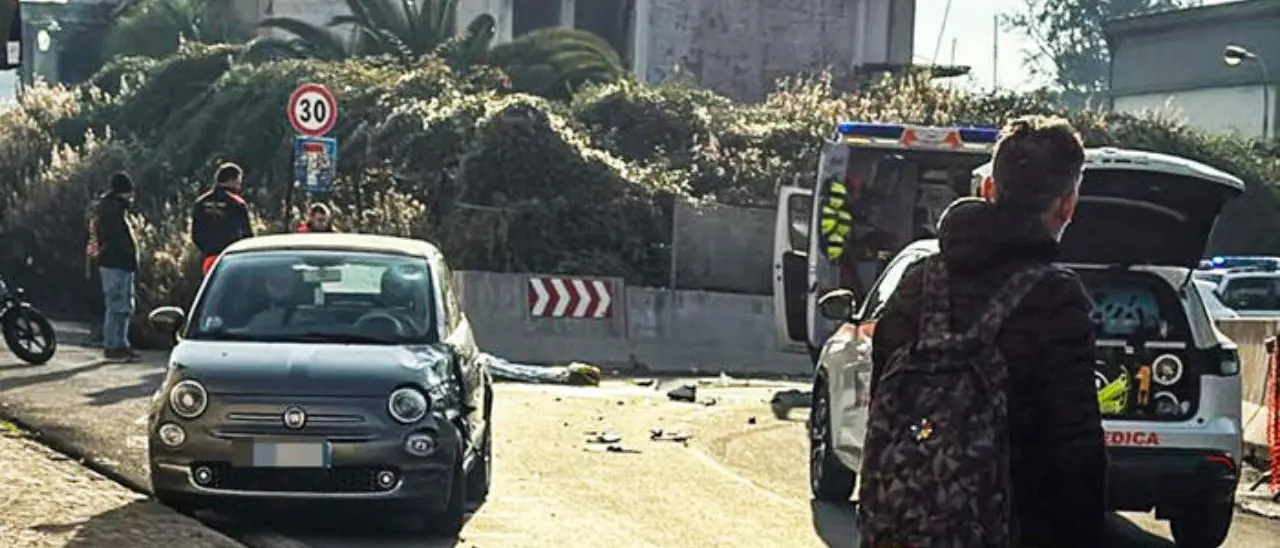Incidenti\u00A0stradali\u00A0nel Napoletano e nel Riminese, morti due giovani studenti mentre andavano a scuola\n