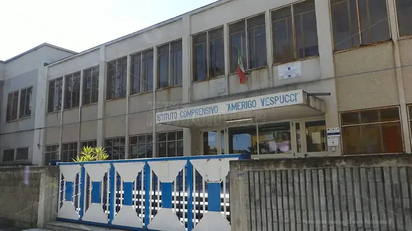 L’istituto Vespucci-Murmura celebra la figura del parroco Domenico Costa e gli intitola l’aula magna del plesso di Vibo Marina