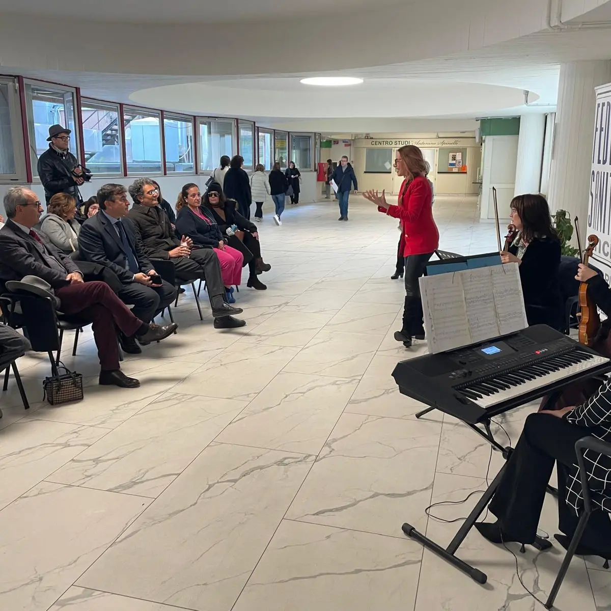 Al G.O.M. fa tappa il tour “La musica, un’emozione che cura”: la musica per spezzare la routine di pazienti e\u00A0operatori\n