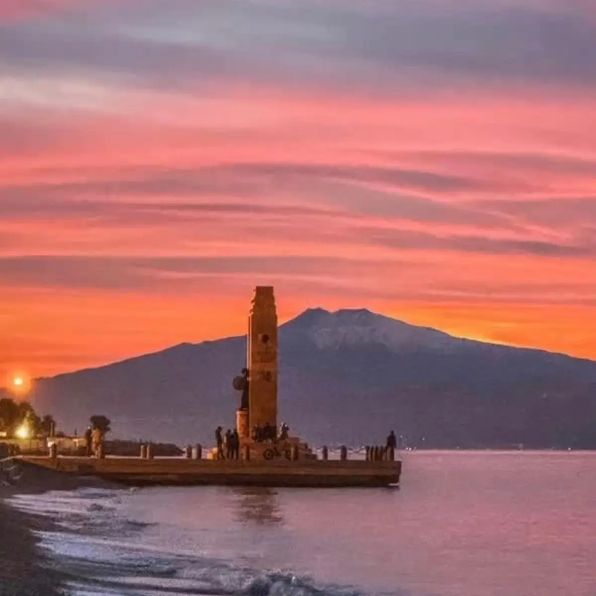 Athena e l’Etna, sguardi d’eternità\n