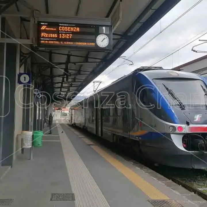 Udicon Calabria, pendolari in\u00A0difficoltà: «Servono interventi urgenti sulla linea Paola–Reggio Calabria»\n