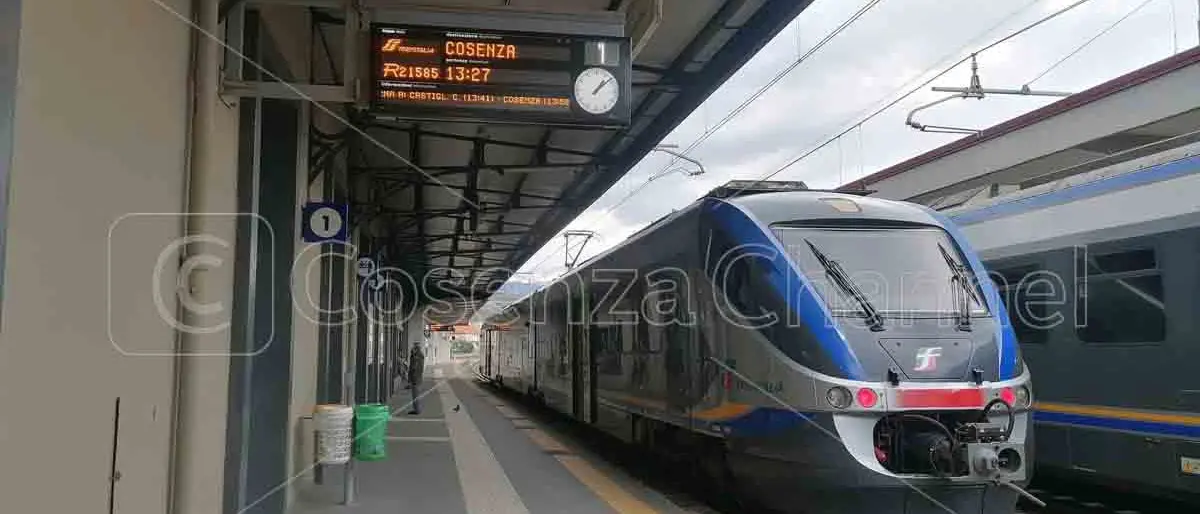 Udicon Calabria, pendolari in\u00A0difficoltà: «Servono interventi urgenti sulla linea Paola–Reggio Calabria»\n