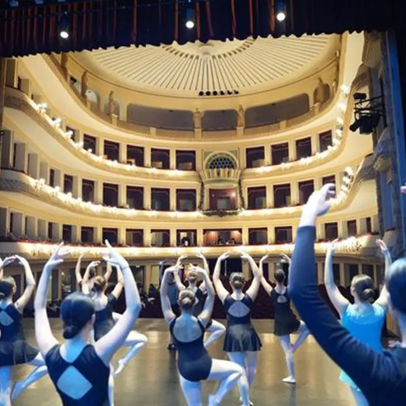 Reggio in Danza trasforma la città in\n\nCrocevia di Talenti e Solidarietà\n