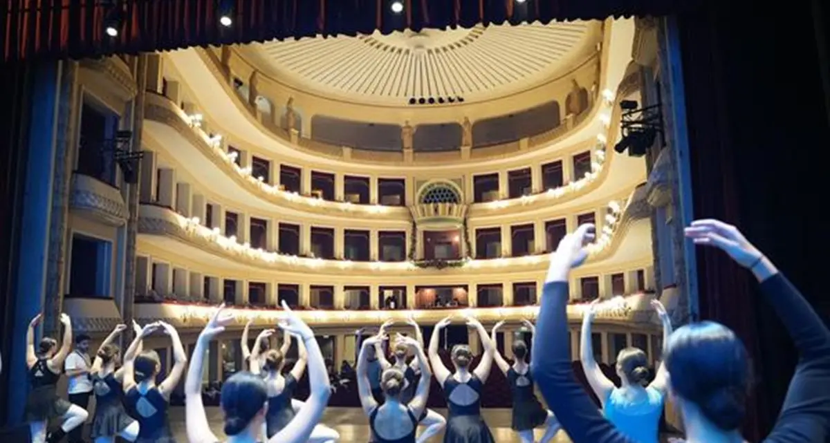 Reggio in Danza trasforma la città in\n\nCrocevia di Talenti e Solidarietà\n