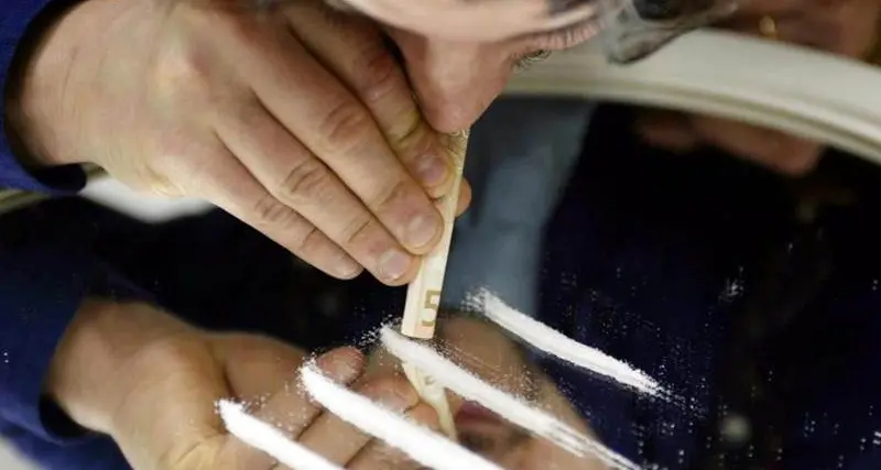 Crotone, coppia di conviventi arrestata per spaccio di cocaina: sequestrati 61 grammi durante un controllo in casa\n