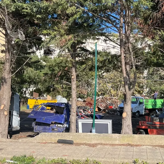 Un’enclave per trattare rifiuti e discariche a cielo aperto: ancora aperta la ferita ambientale e sociale ad Arghillà –\u00A0FOTO\n