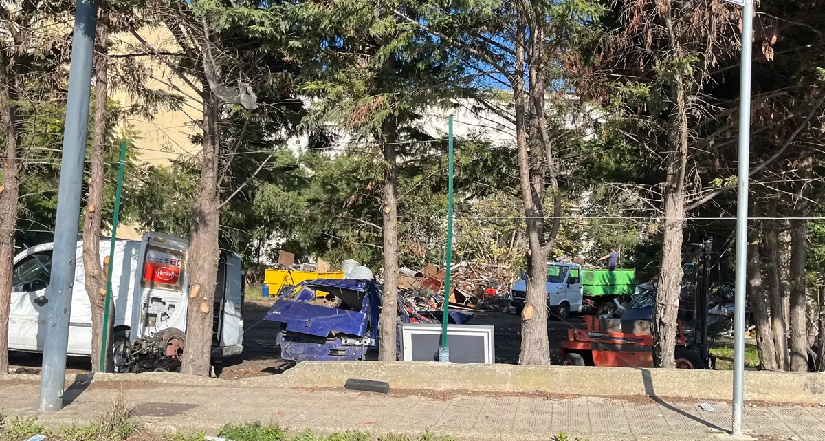 Un’enclave per trattare rifiuti e discariche a cielo aperto: ancora aperta la ferita ambientale e sociale ad Arghillà –\u00A0FOTO\n