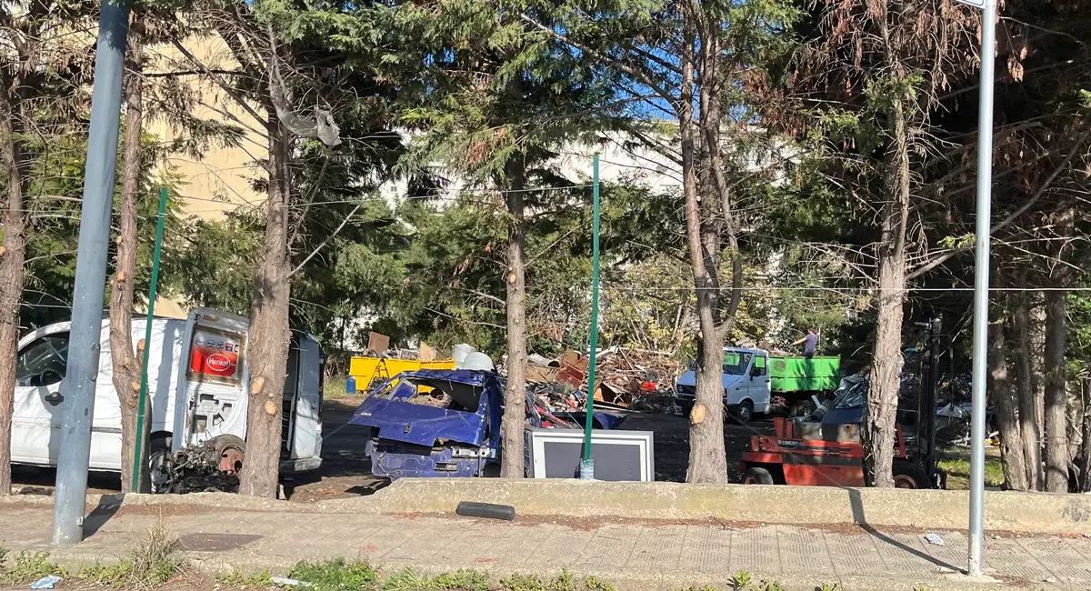 Un’enclave per trattare rifiuti e discariche a cielo aperto: ancora aperta la ferita ambientale e sociale ad Arghillà –\u00A0FOTO\n