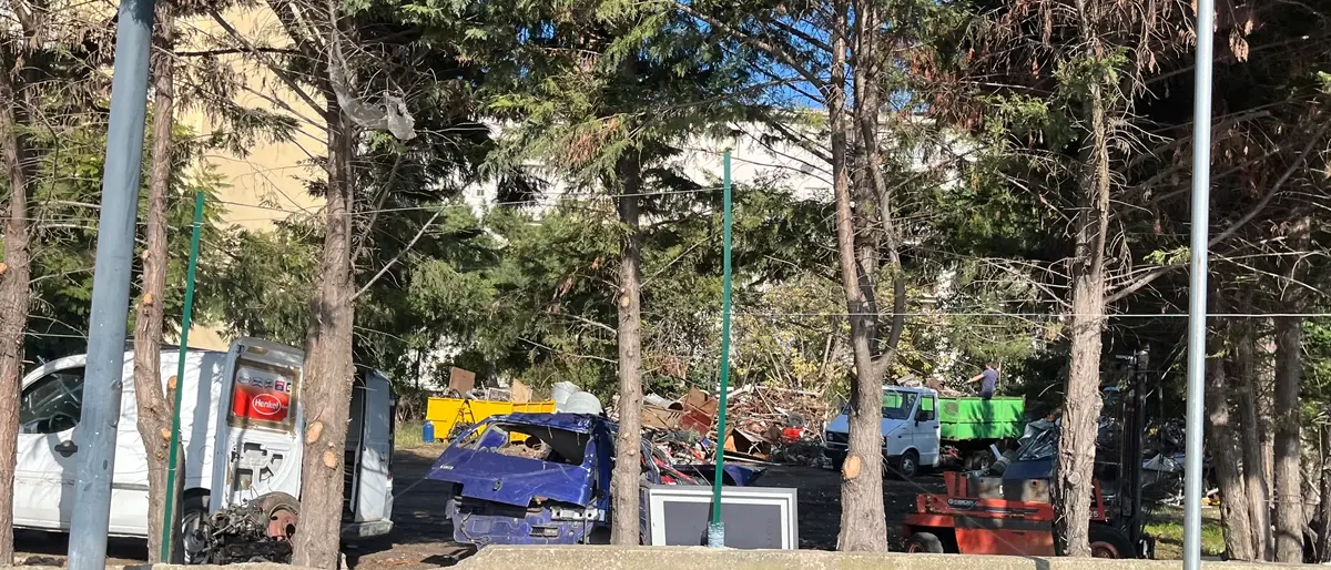 Un’enclave per trattare rifiuti e discariche a cielo aperto: ancora aperta la ferita ambientale e sociale ad Arghillà –\u00A0FOTO\n