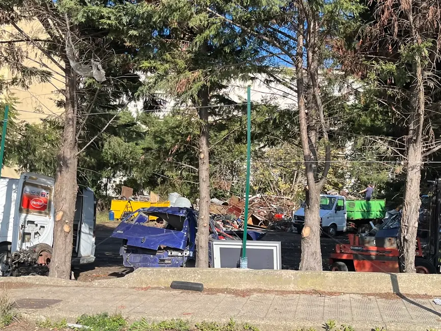 Un’enclave per trattare rifiuti e discariche a cielo aperto: ancora aperta la ferita ambientale e sociale ad Arghillà – FOTO