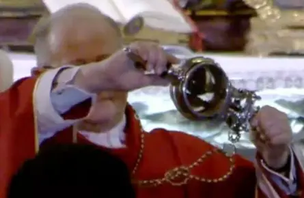 San Gennaro, il sangue si è sciolto alle 9.13: Napoli applaude ancora una volta al miracolo