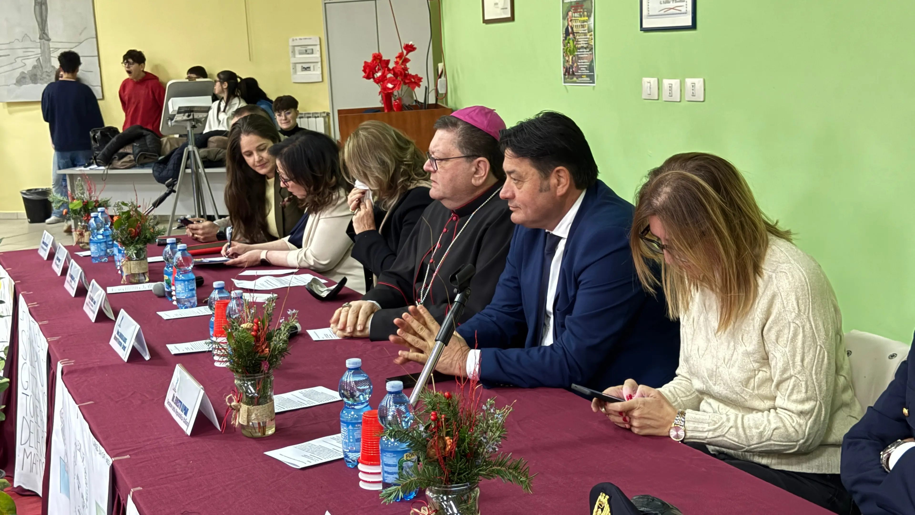 Corigliano Rossano celebra la legalità: l’albero di Falcone piantato dagli studenti in un simbolico atto di memoria e speranza