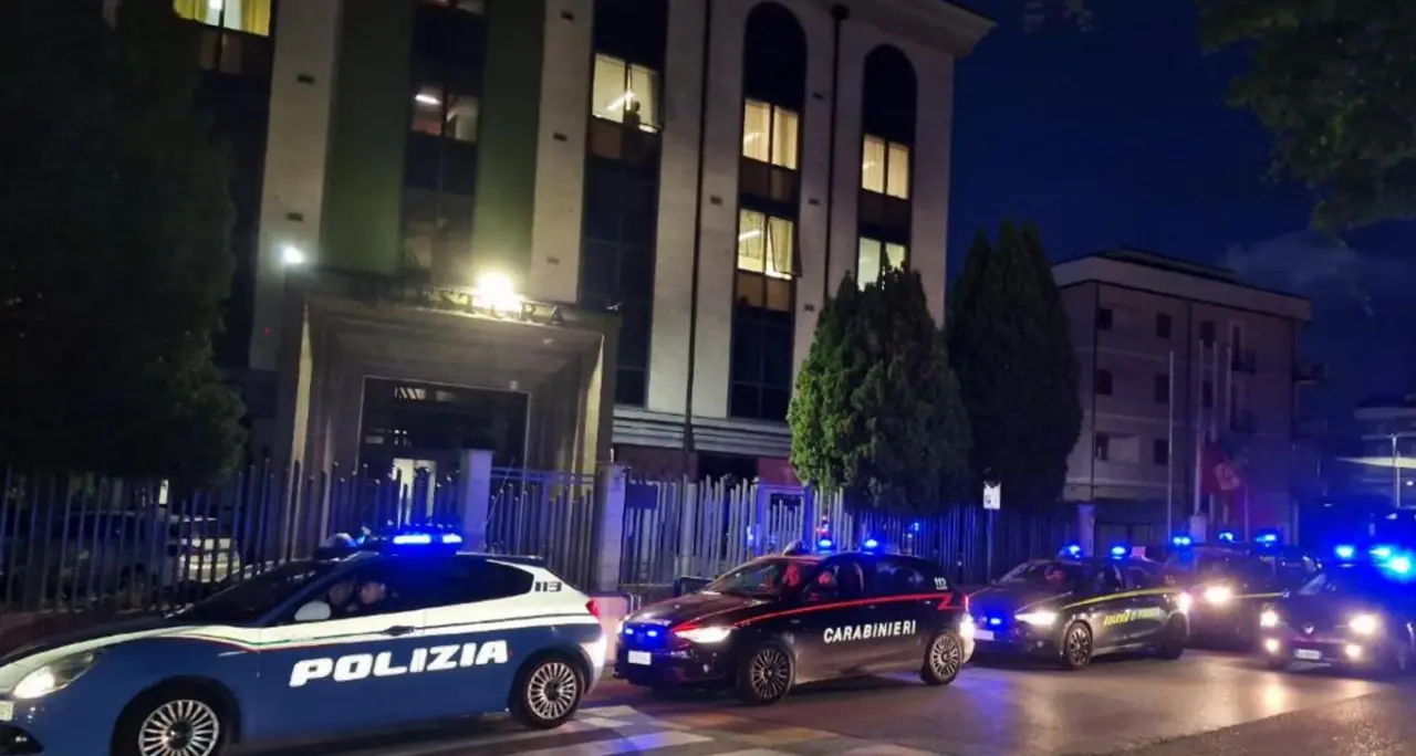 Vibo, i controlli interforze del fine settimana: identificate circa 400 persone e scongiurato un tentativo di suicidio\n