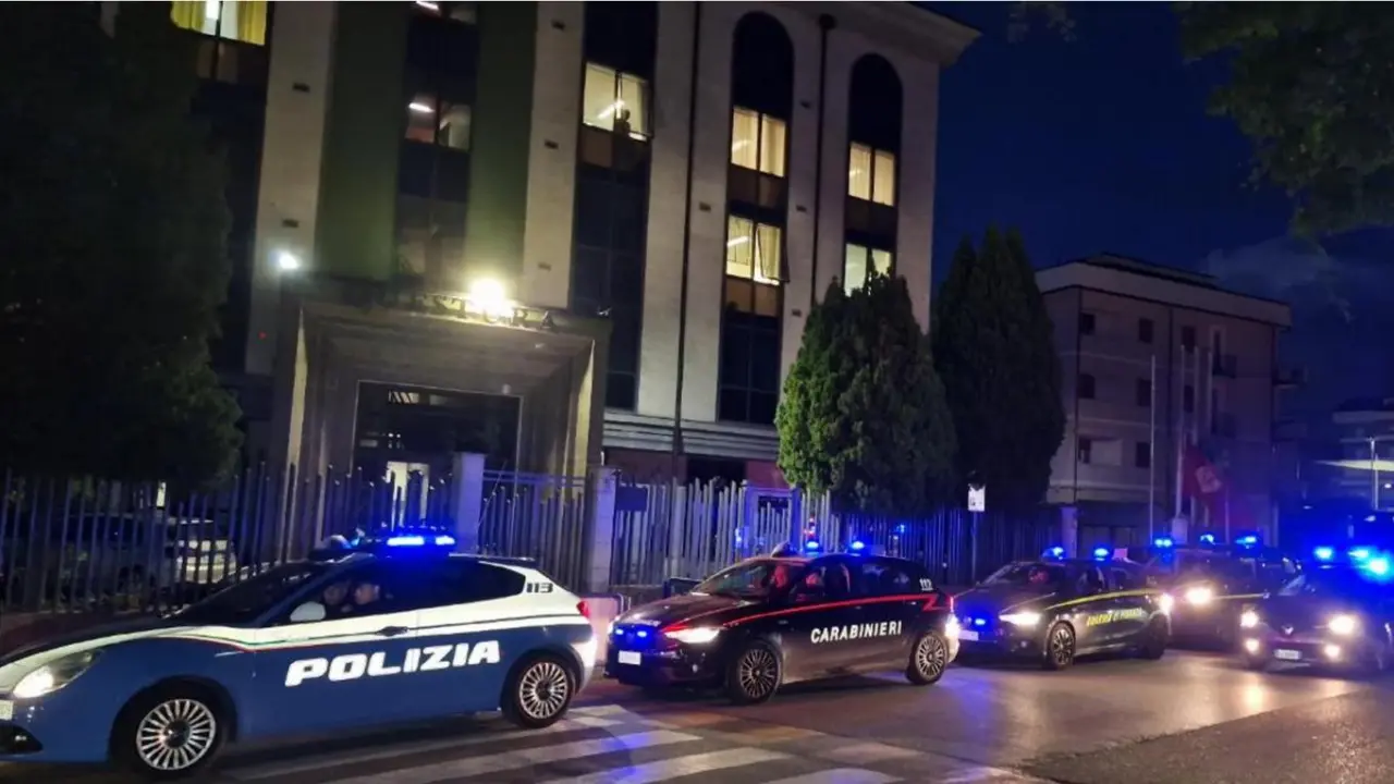 Vibo, i controlli interforze del fine settimana: identificate circa 400 persone e scongiurato un tentativo di suicidio\n