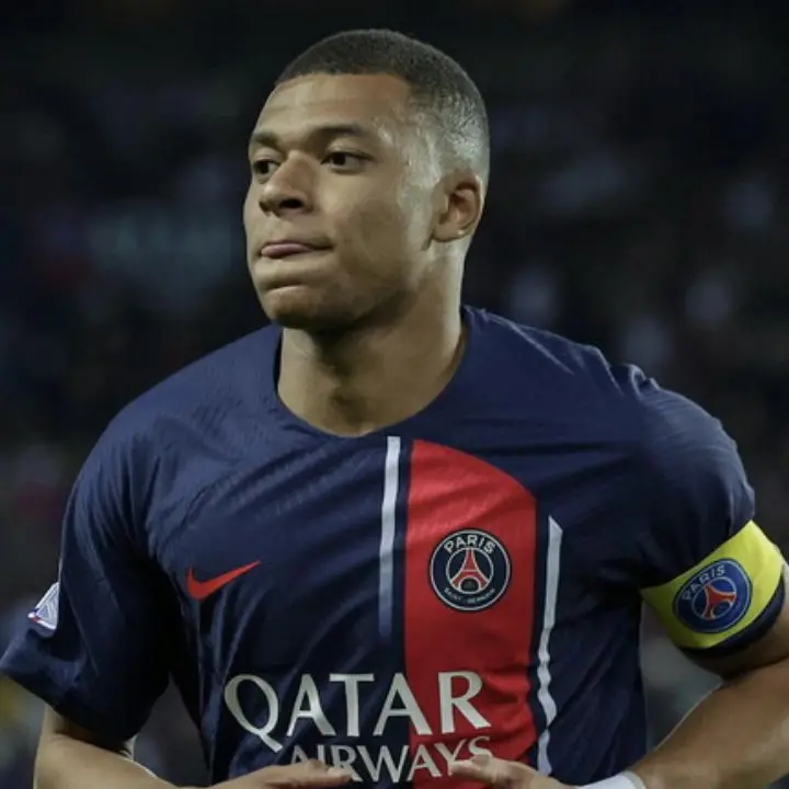 Condannato il Psg, il club dovrà pagare 61 milioni a Mbappè per stipendi arretrati\n
