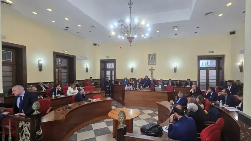 Vibo, convocato il Consiglio comunale: seduta di Natale su bilancio, tributi e lavori pubblici\n