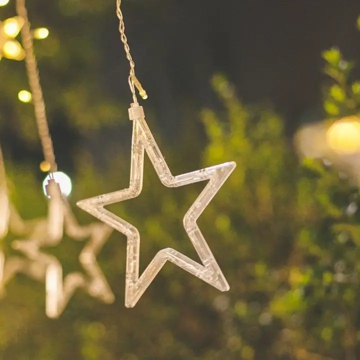 Tra luci, musica l'atmosfera natalizia: un martedì che sa già di festa\n